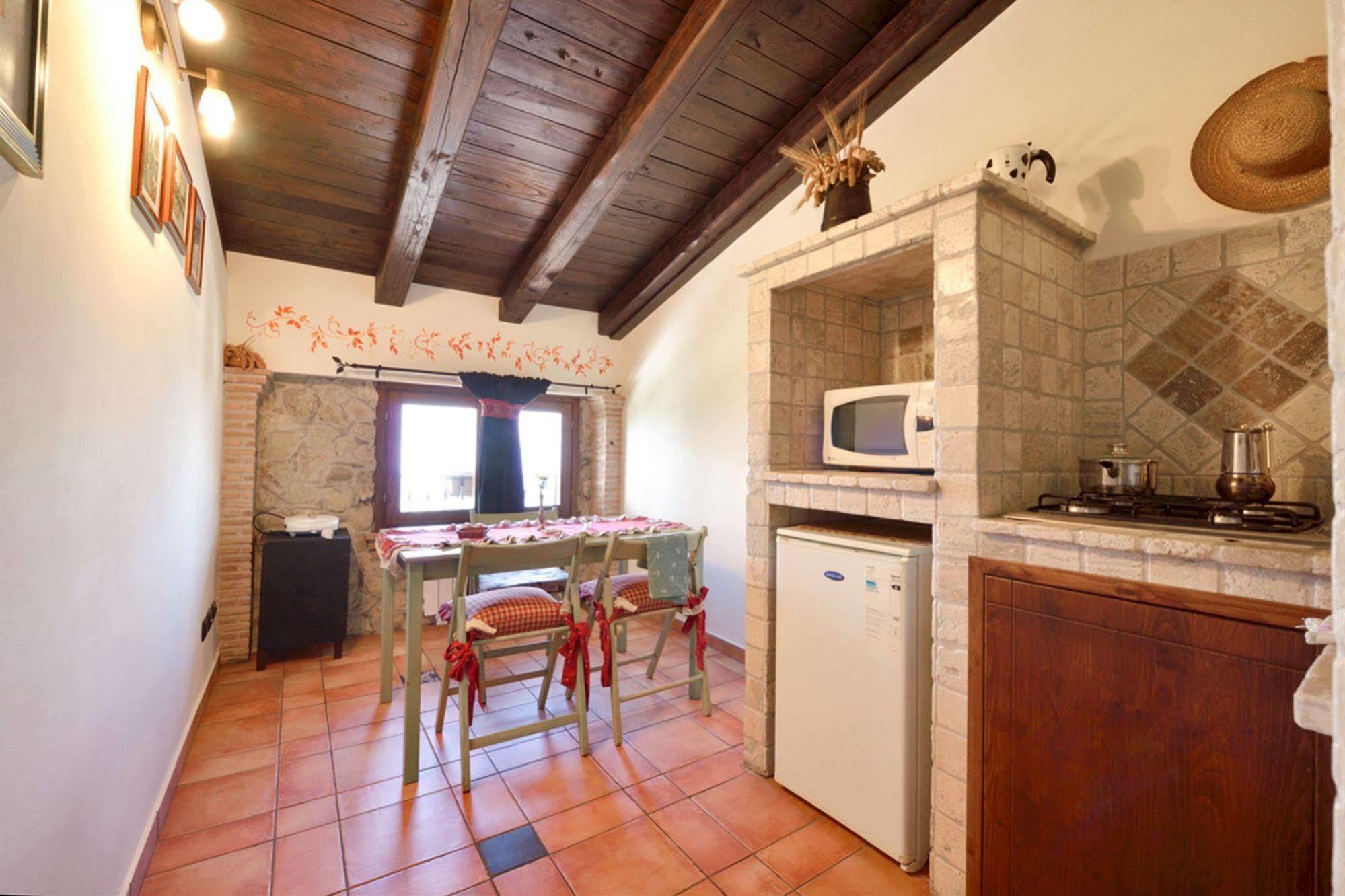 Aparthotel Il Casale Delle Ginestre Castel San Pietro Romano Exteriér fotografie
